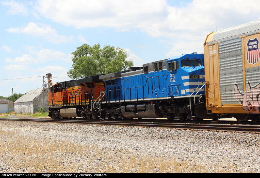 BNSF 6811 CEFX 1032